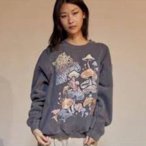 🍄 URBAN OUTFITTERS PROJECT SOCIAL SOCIETY MUSHROOM RAW EDGE SWEATSHIRT | L/XL